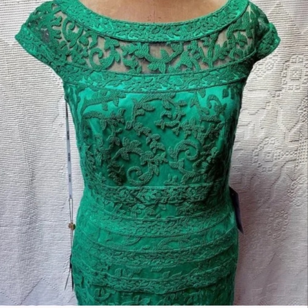 Jade Green Tadashi Shoji Lace Overlay
Sheath Dress Size 10 - Picture 2 of 3